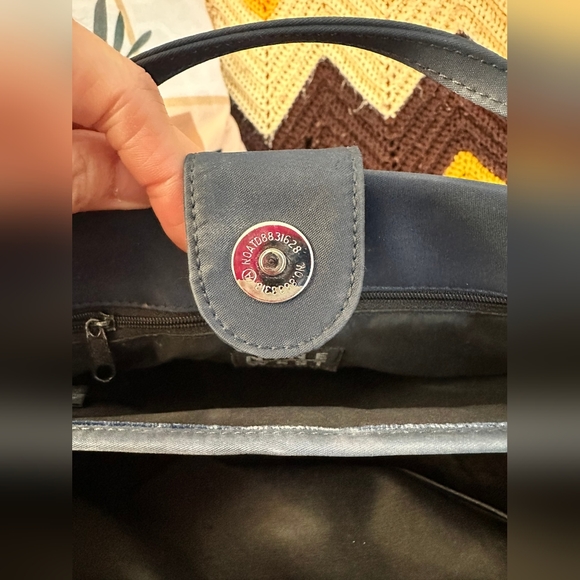 Authentic Nine West Shoulder Bag - Picture 4 of 9